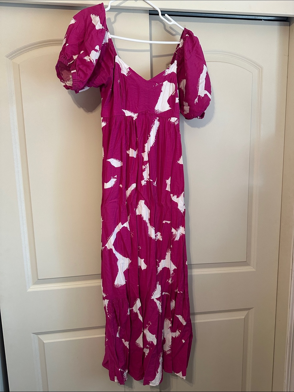 Nine West Fuchsia Pink Puff-Sleeve Maxi Dress with White Abstract Print